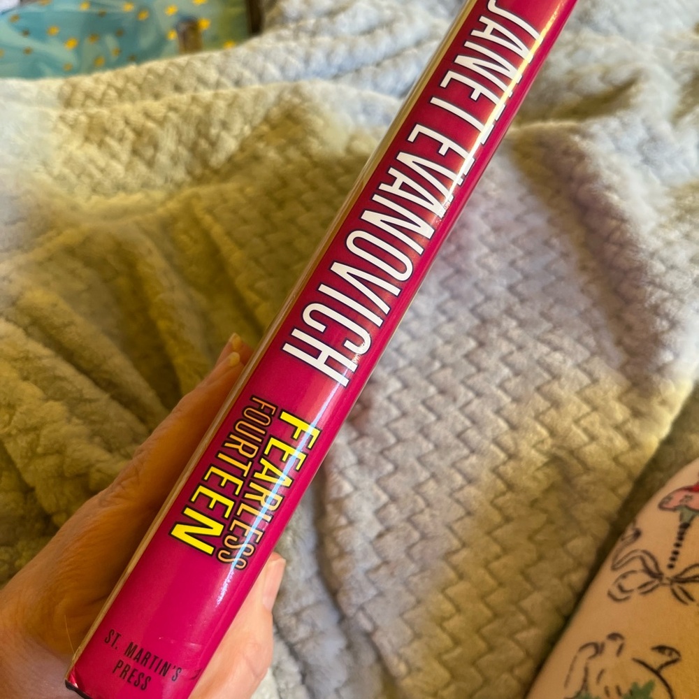 Red and Yellow Book Cover - Fearless Fourteen by Janet Evanovich - Picture 3 of 7